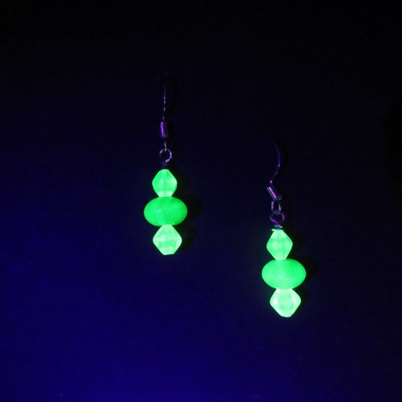 Uranium glass bead earrings - Picture 12 of 12
